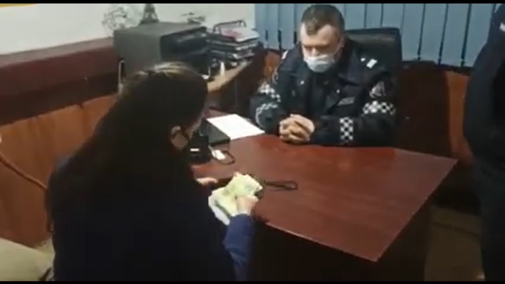 Mai există oameni buni în Moldova. Un portofel plin cu bani a fost găsit și restituit proprietarei